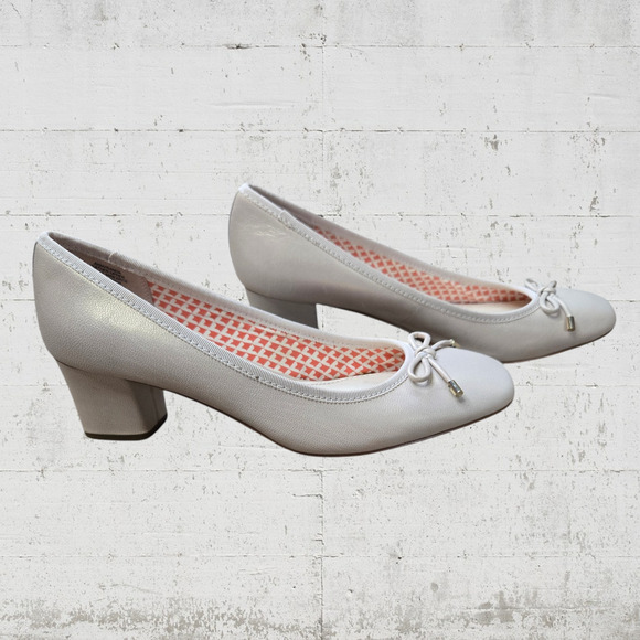 Anne Klein Cream Iridescent Luster Coquette Bow Square Toe Block Heels Size 8.5 - Picture 2 of 7